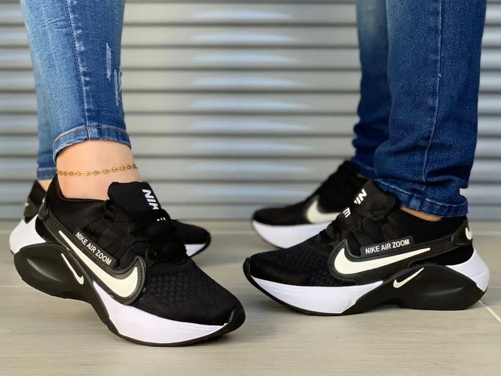NIKE ZOOM
