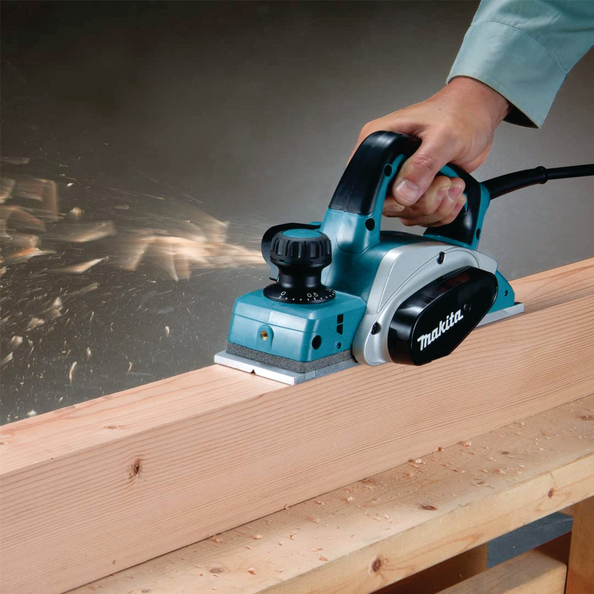 CEPILLO ELECTRICO PARA MADERA MAKITA